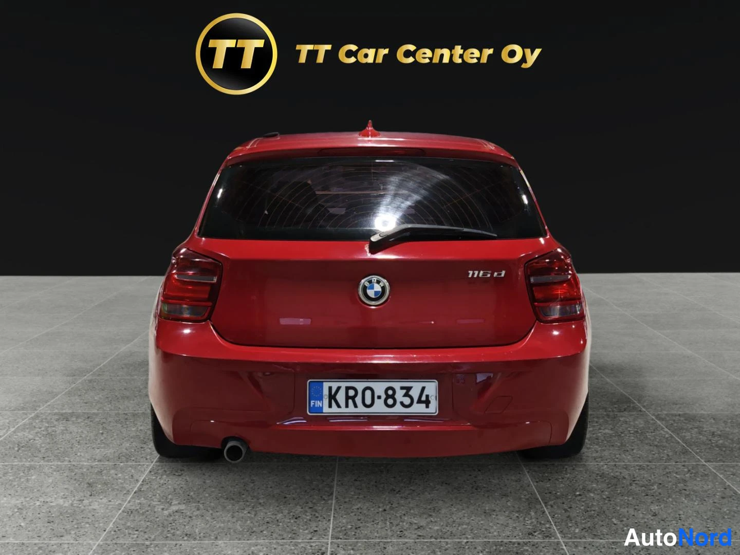Punainen BMW 116d 2013, takaa, kuva 8