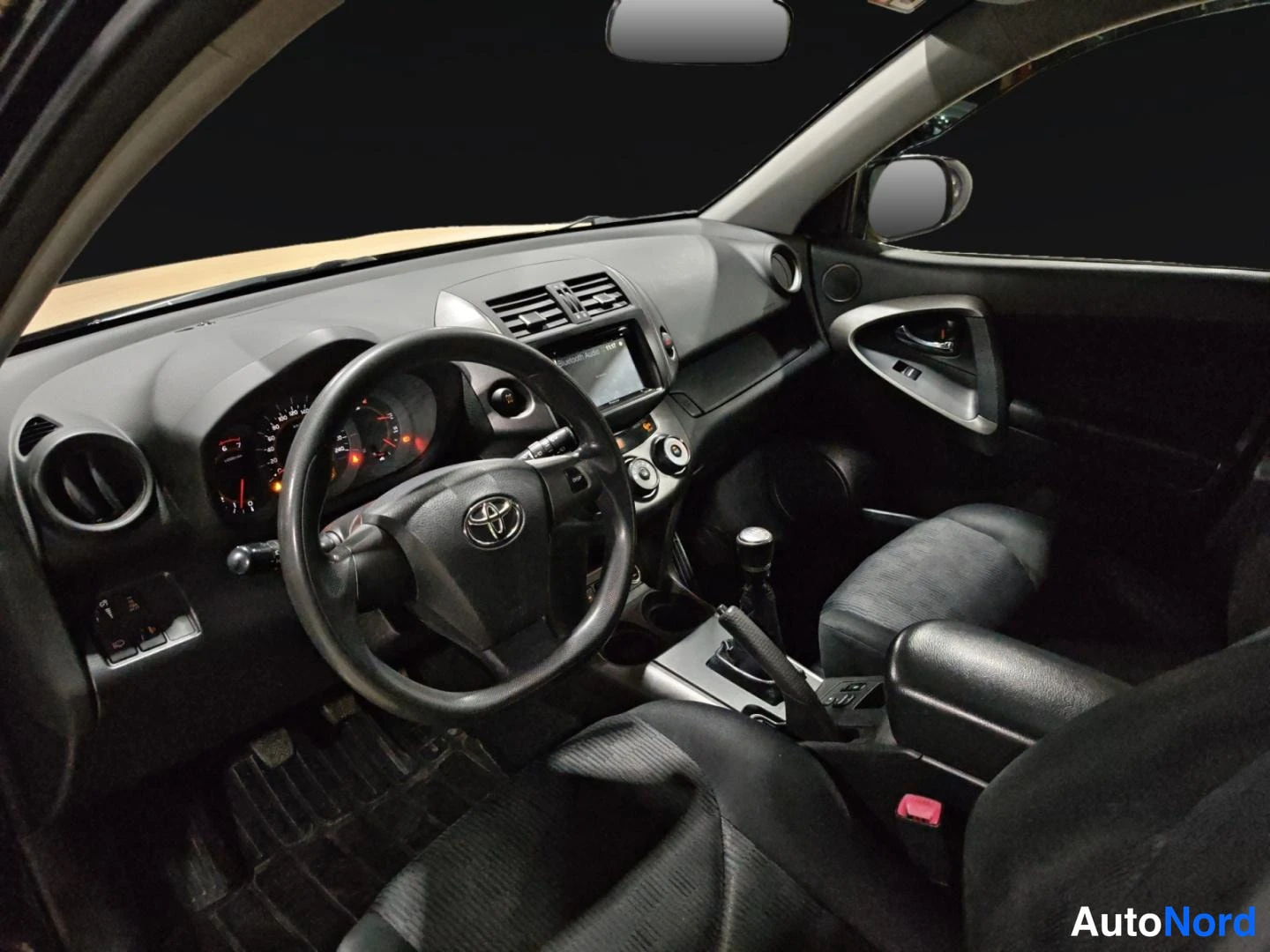 Beige Toyota RAV4 2010, ohjaamo, kuva 10