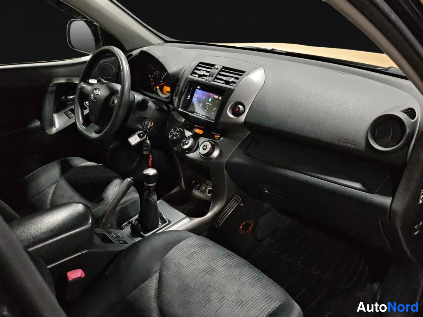 Beige Toyota RAV4 2010, ohjaamo, kuva 11