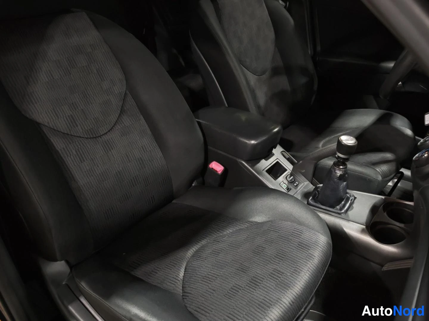 Beige Toyota RAV4 2010, etuistuimet, kuva 13
