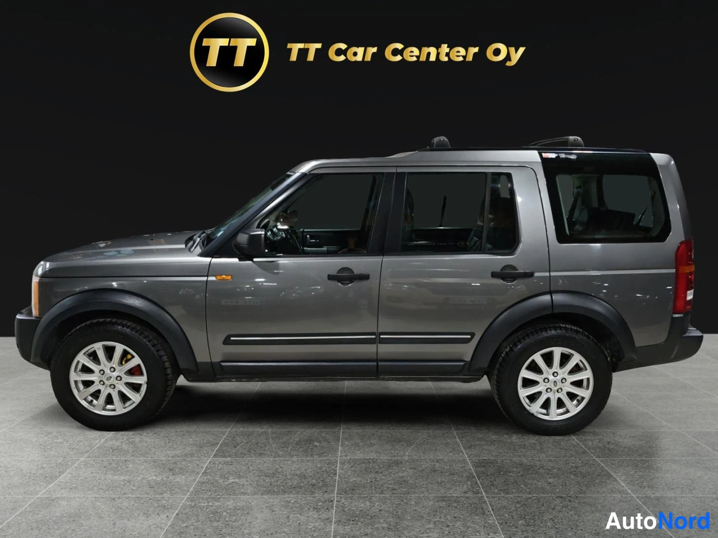 Harmaa Land Rover Discovery 2007, sivulta, kuva 4