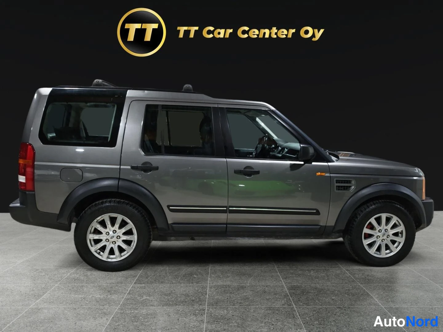 Harmaa Land Rover Discovery 2007, sivulta, kuva 5