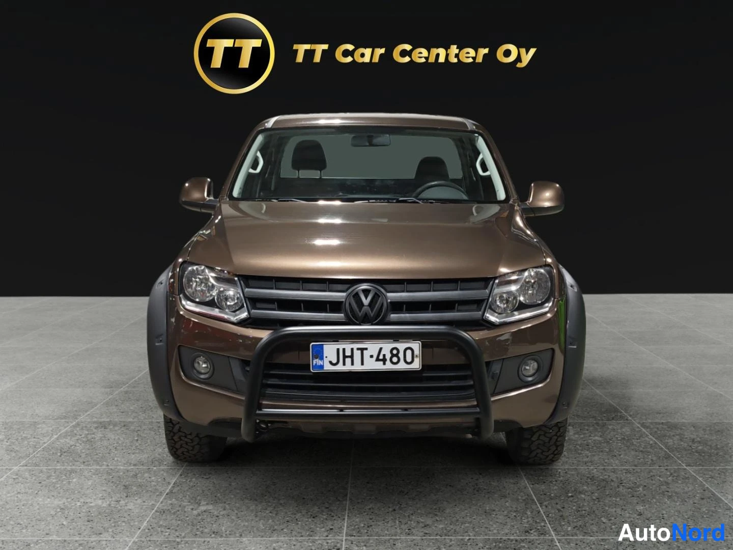 Ruskea Volkswagen Amarok 2011, edestä, kuva 3