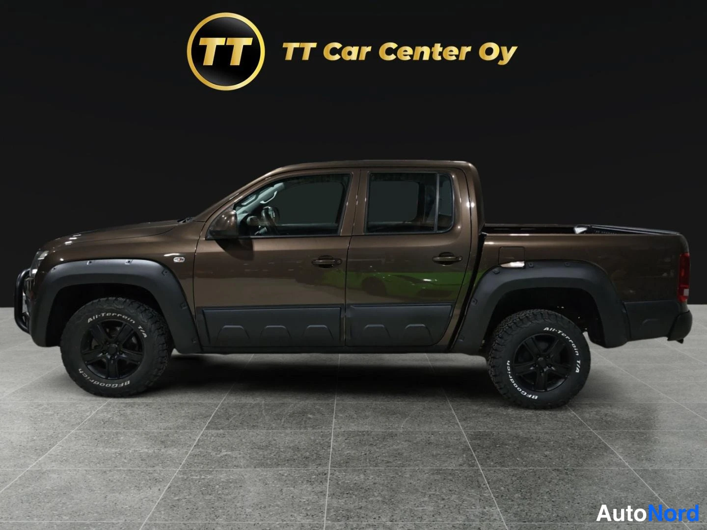 Ruskea Volkswagen Amarok 2011, sivulta, kuva 4