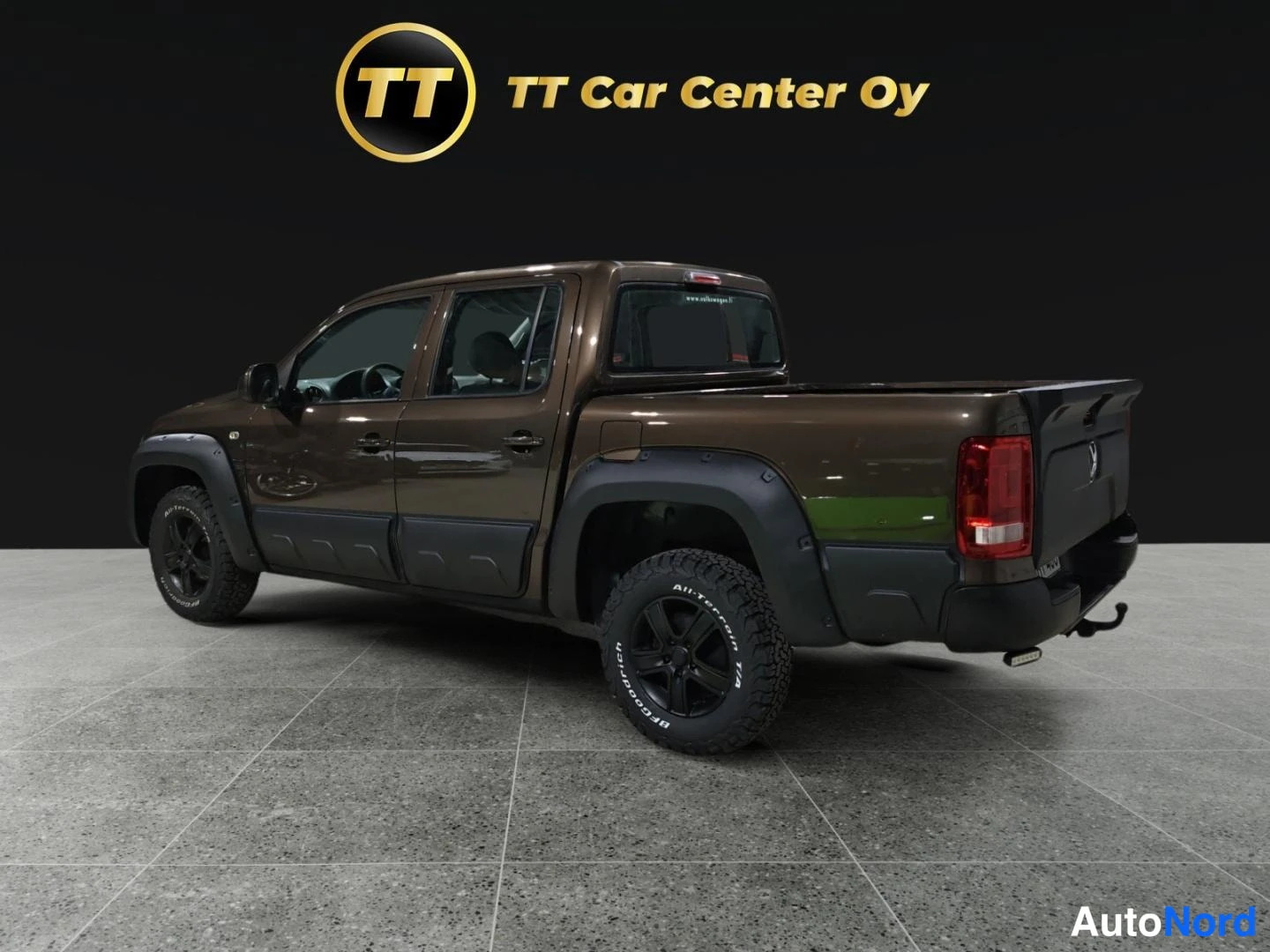 Ruskea Volkswagen Amarok 2011, takaviisto, kuva 5