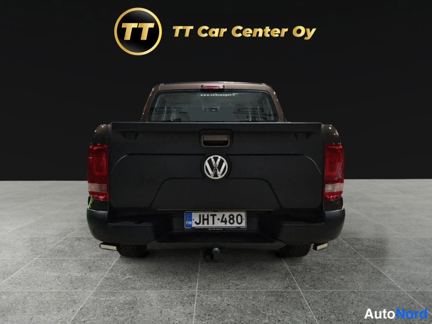 Ruskea Volkswagen Amarok 2011, takaa, kuva 8