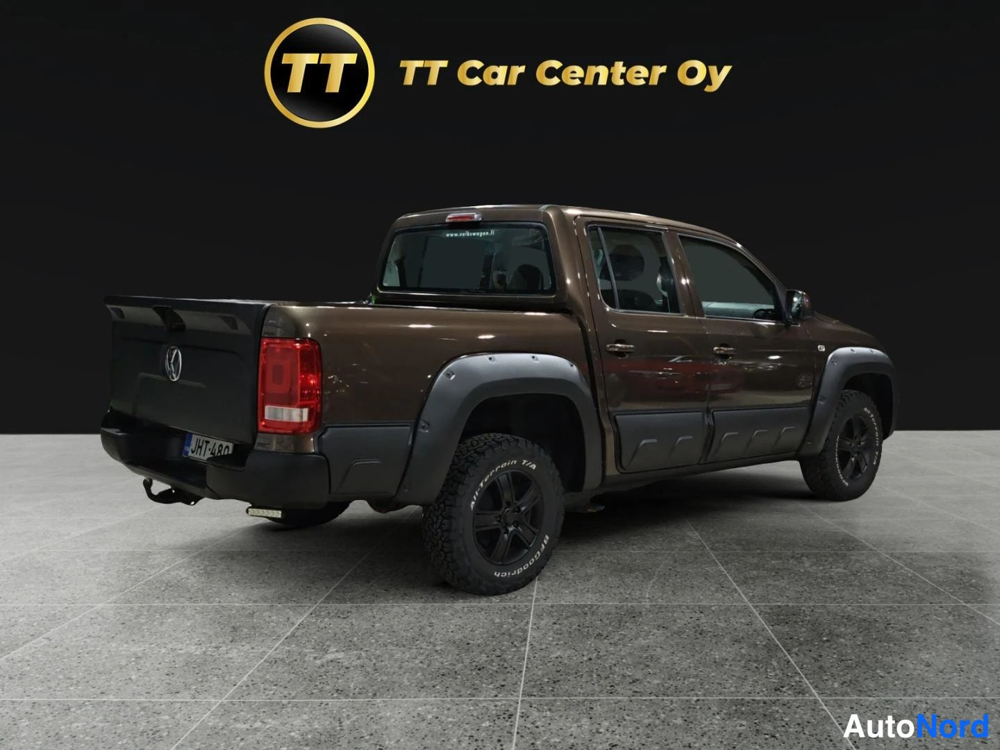 Ruskea Volkswagen Amarok 2011, takaviisto, kuva 6