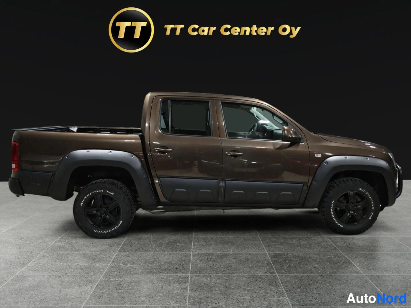 Ruskea Volkswagen Amarok 2011, takaviisto, kuva 7