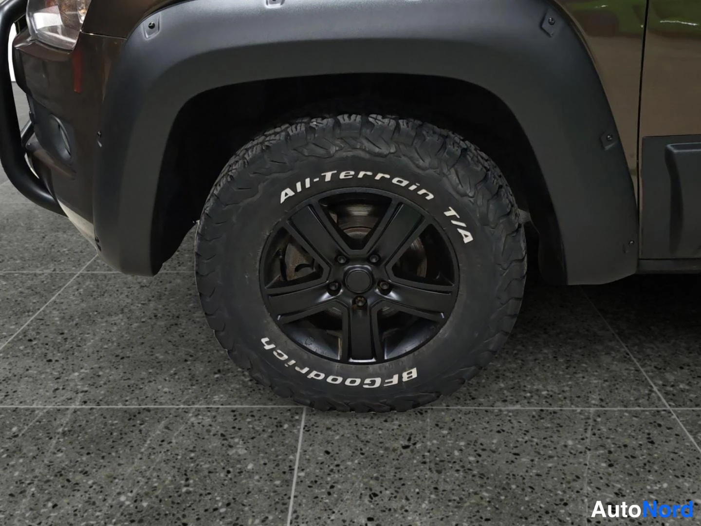 Ruskea Volkswagen Amarok 2011, yksityiskohta, kuva 14