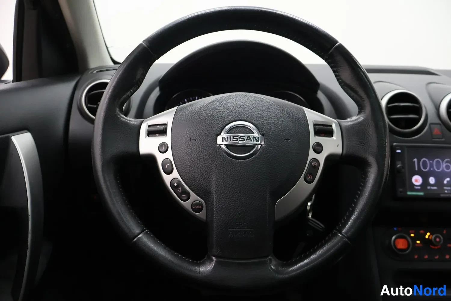 Violetti Nissan Qashqai+2 2011, yksityiskohta, kuva 16