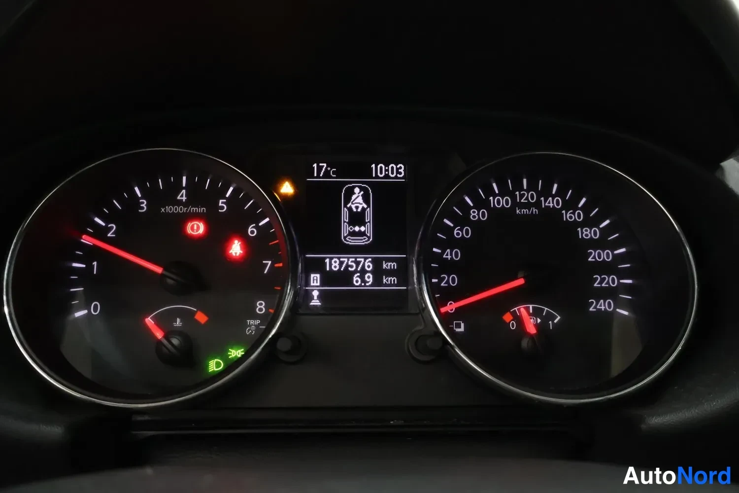 Violetti Nissan Qashqai+2 2011, yksityiskohta, kuva 18