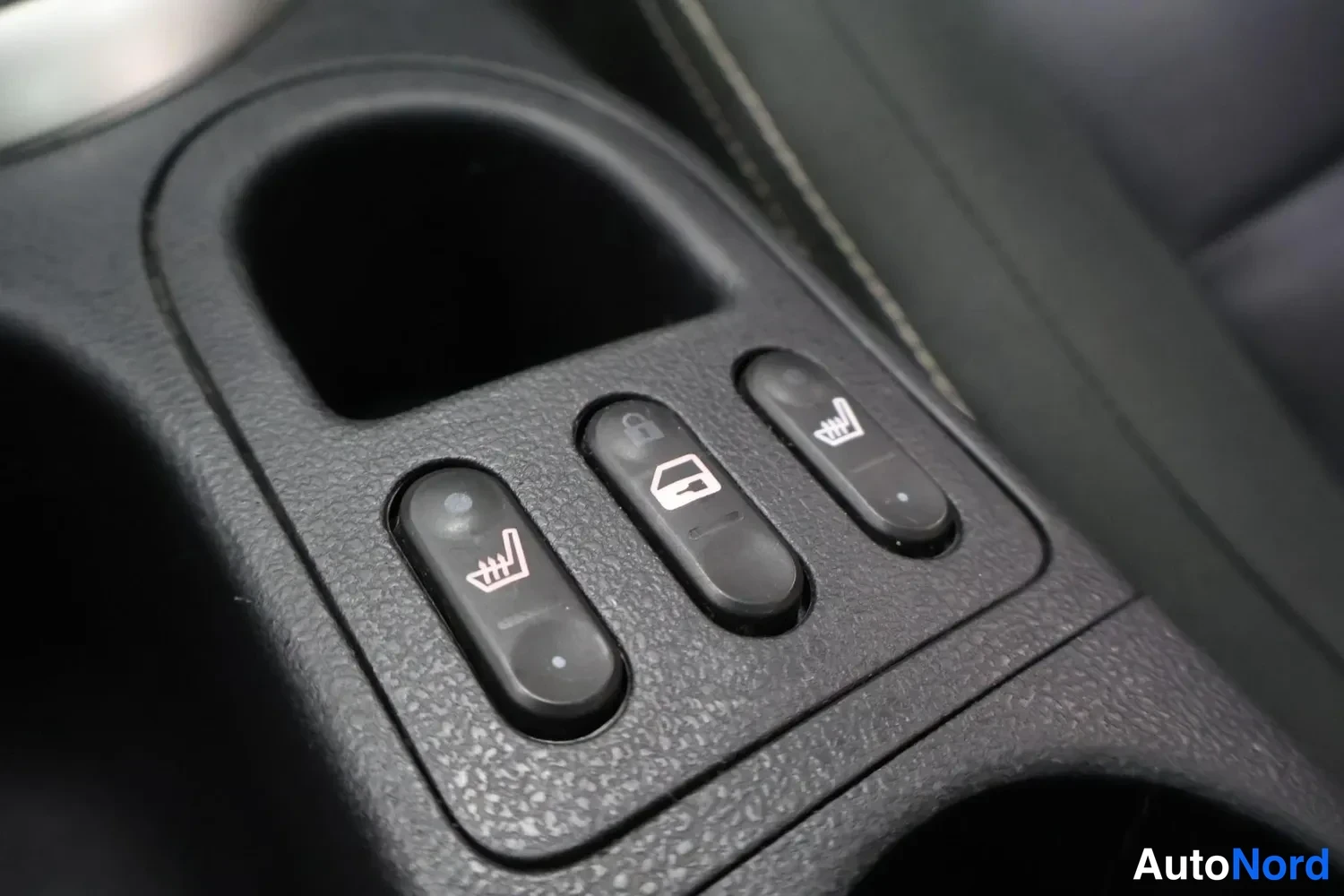Violetti Nissan Qashqai+2 2011, yksityiskohta, kuva 21