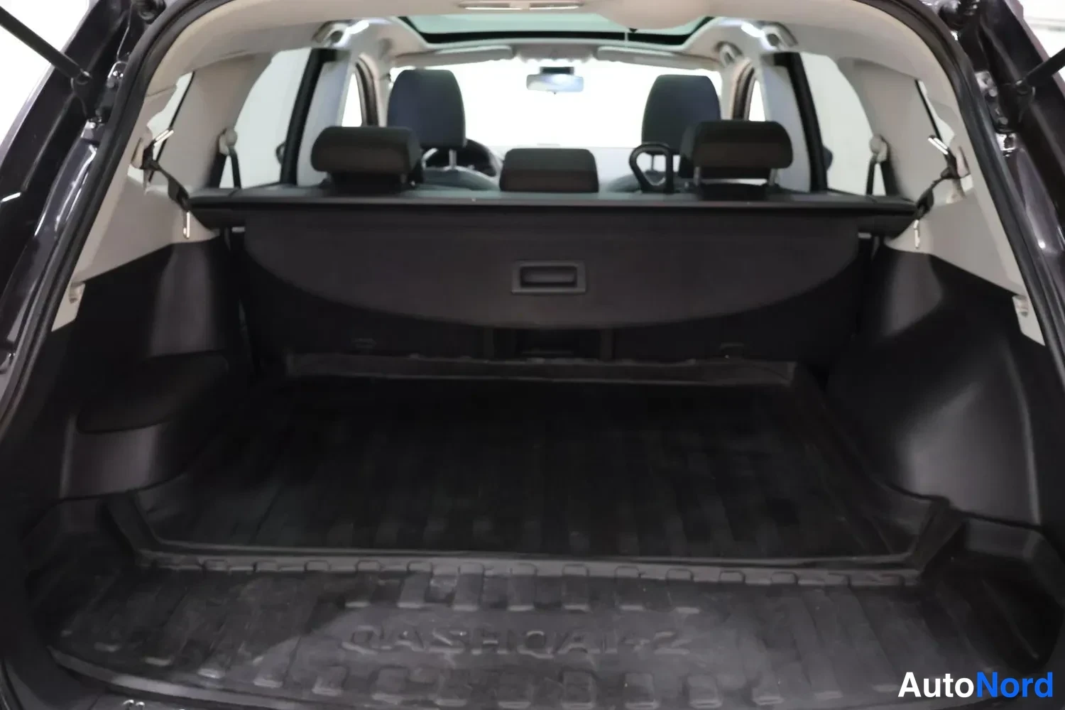 Violetti Nissan Qashqai+2 2011, tavaratila, kuva 13