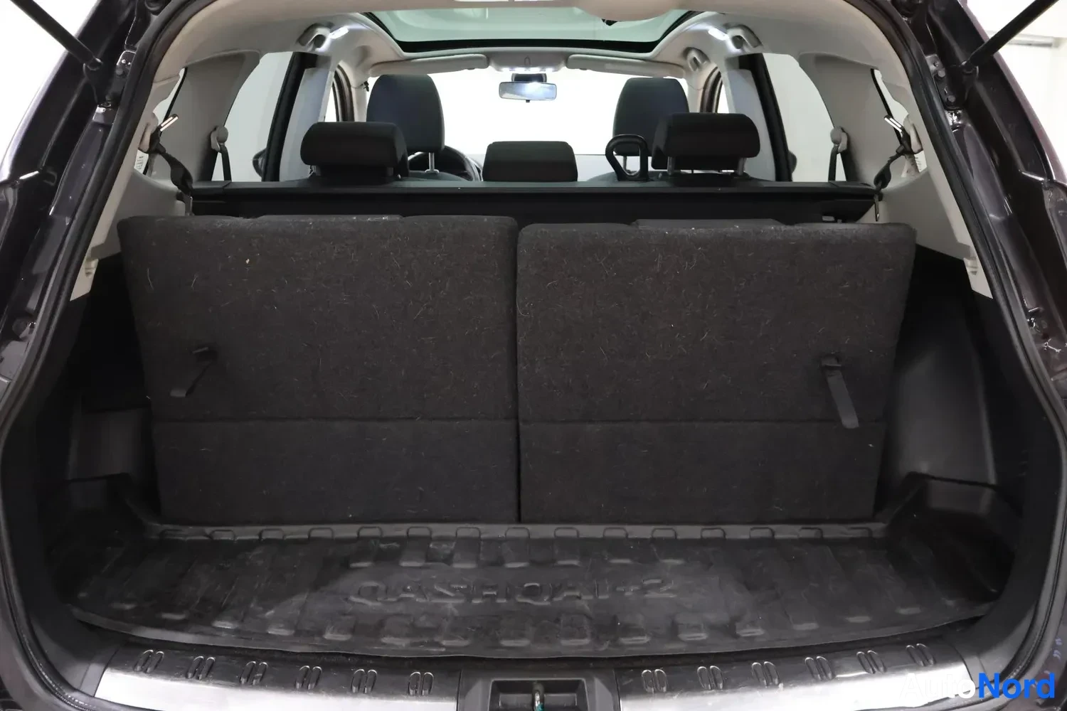 Violetti Nissan Qashqai+2 2011, tavaratila, kuva 14