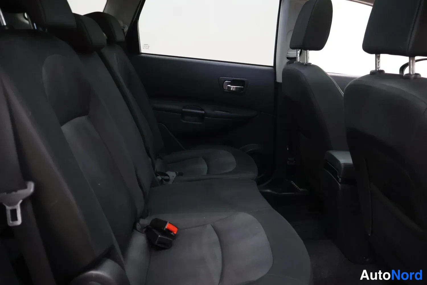 Violetti Nissan Qashqai+2 2011, takaistuimet, kuva 11