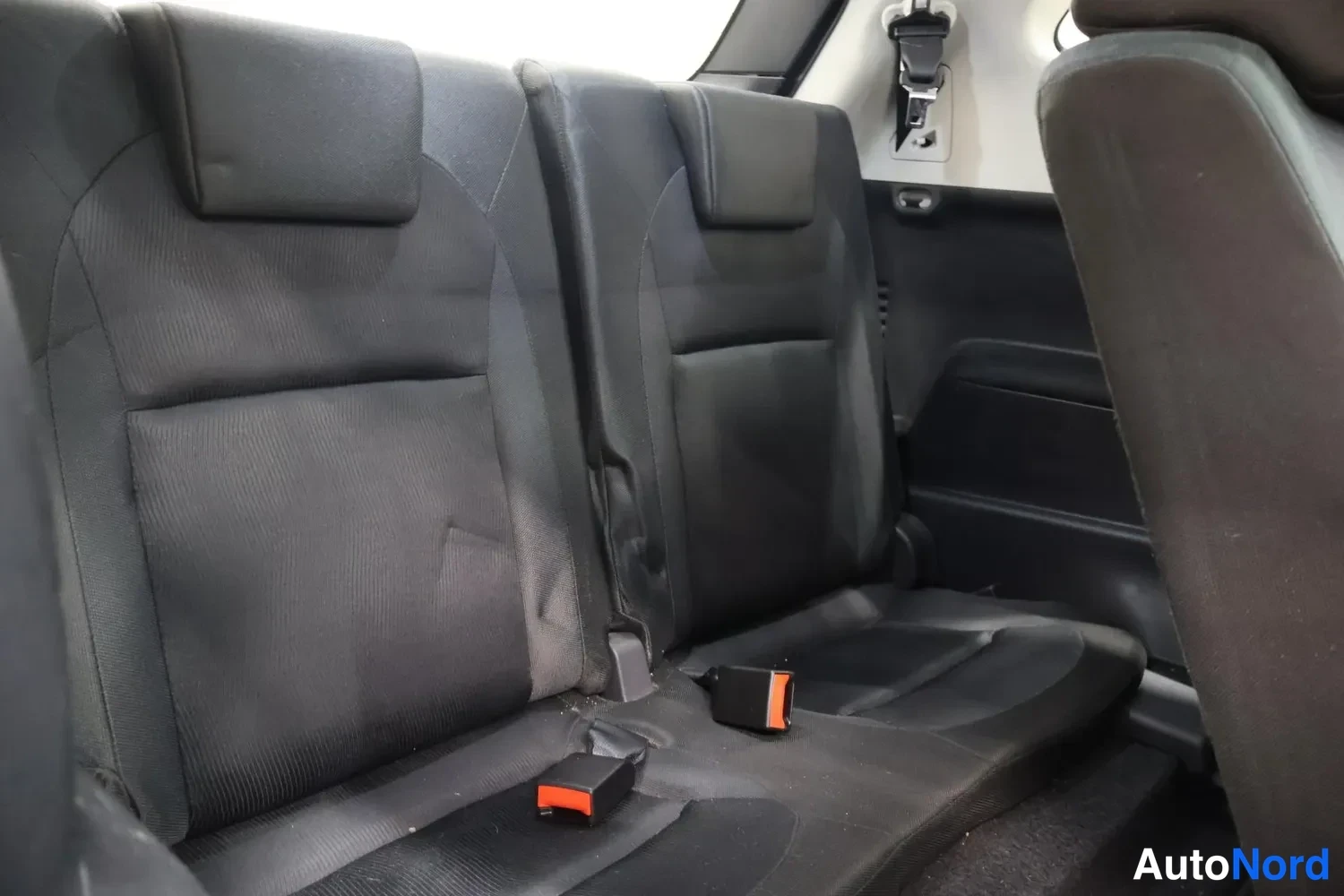 Violetti Nissan Qashqai+2 2011, takaistuimet, kuva 12