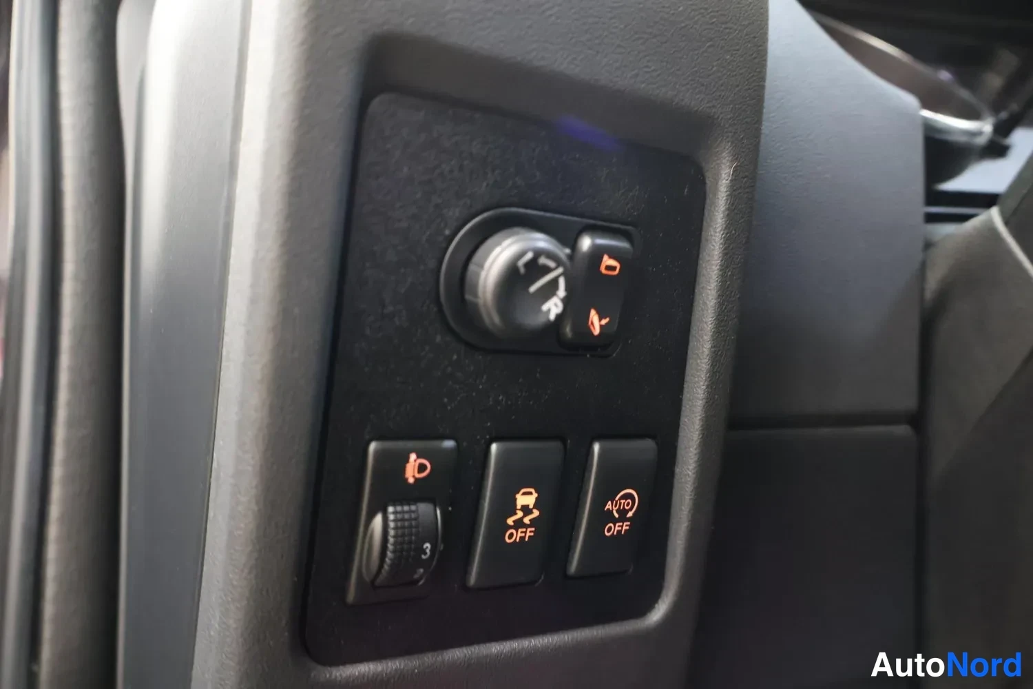 Violetti Nissan Qashqai+2 2011, yksityiskohta, kuva 15