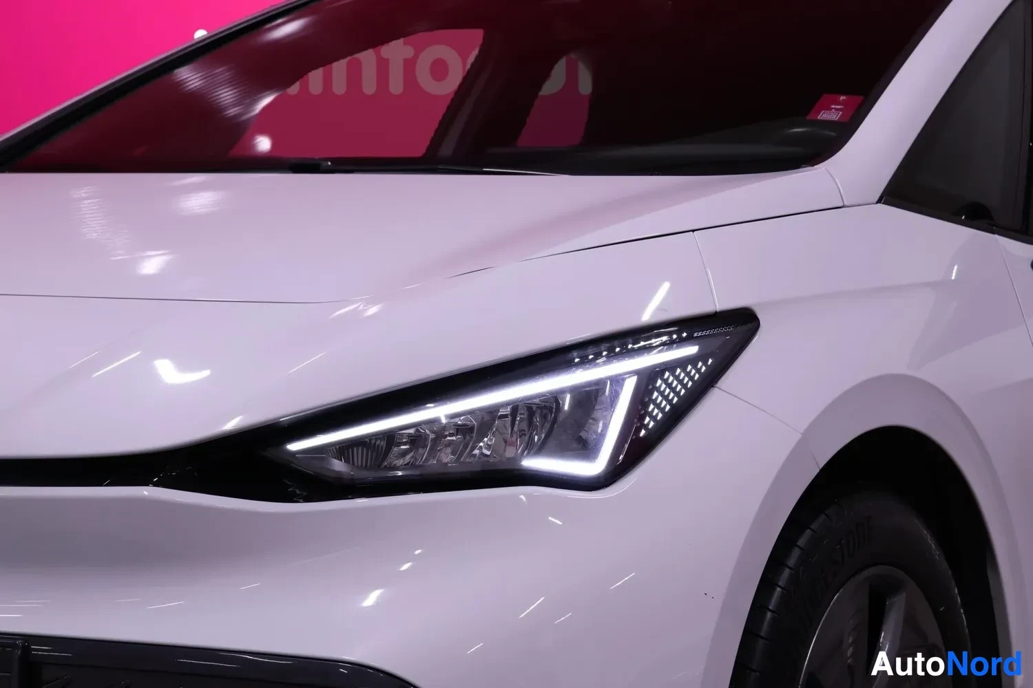 Valkoinen Cupra Born 2022, yksityiskohta, kuva 11