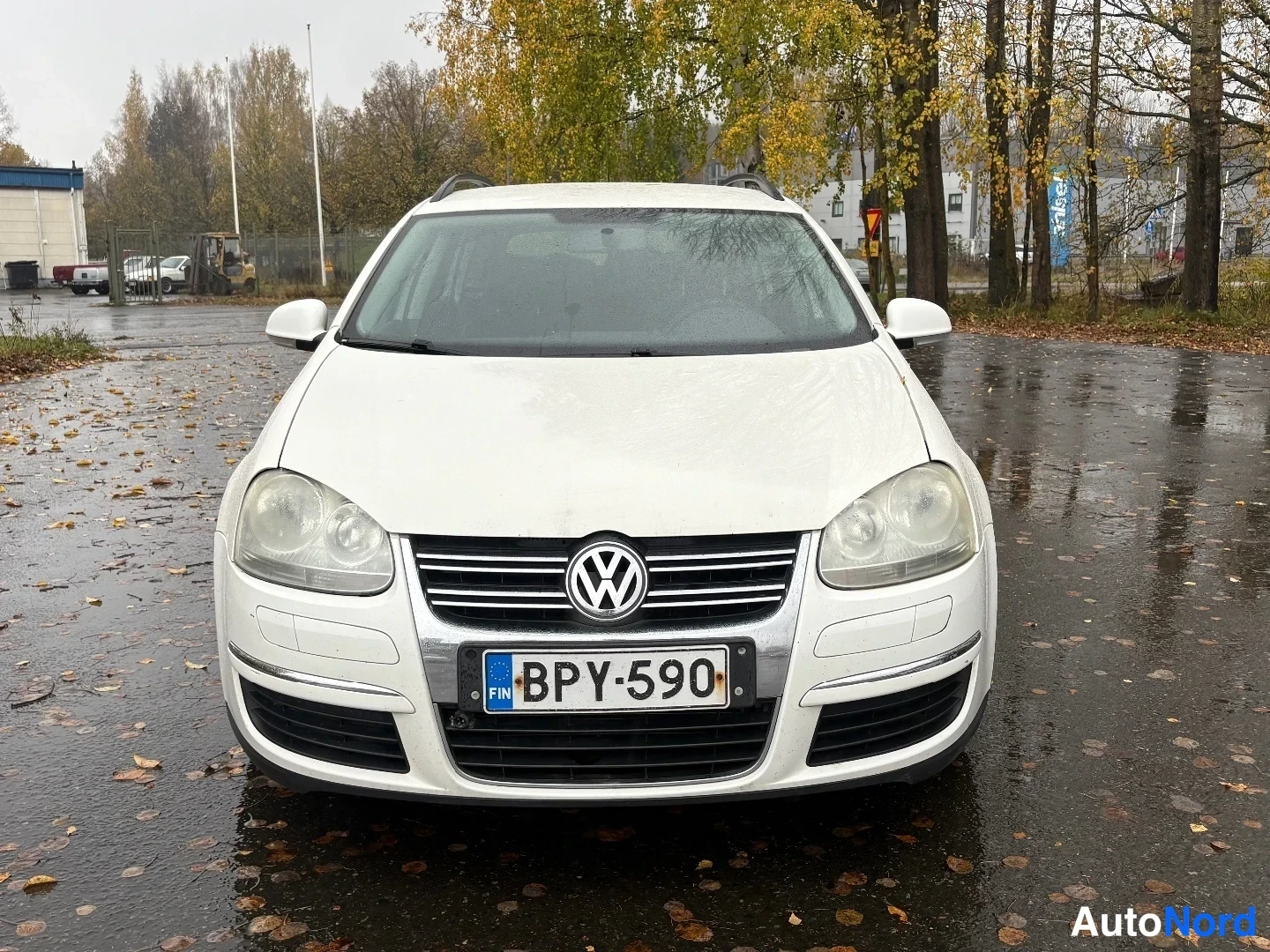 Valkoinen Volkswagen Golf Variant 2008, edestä, kuva 3