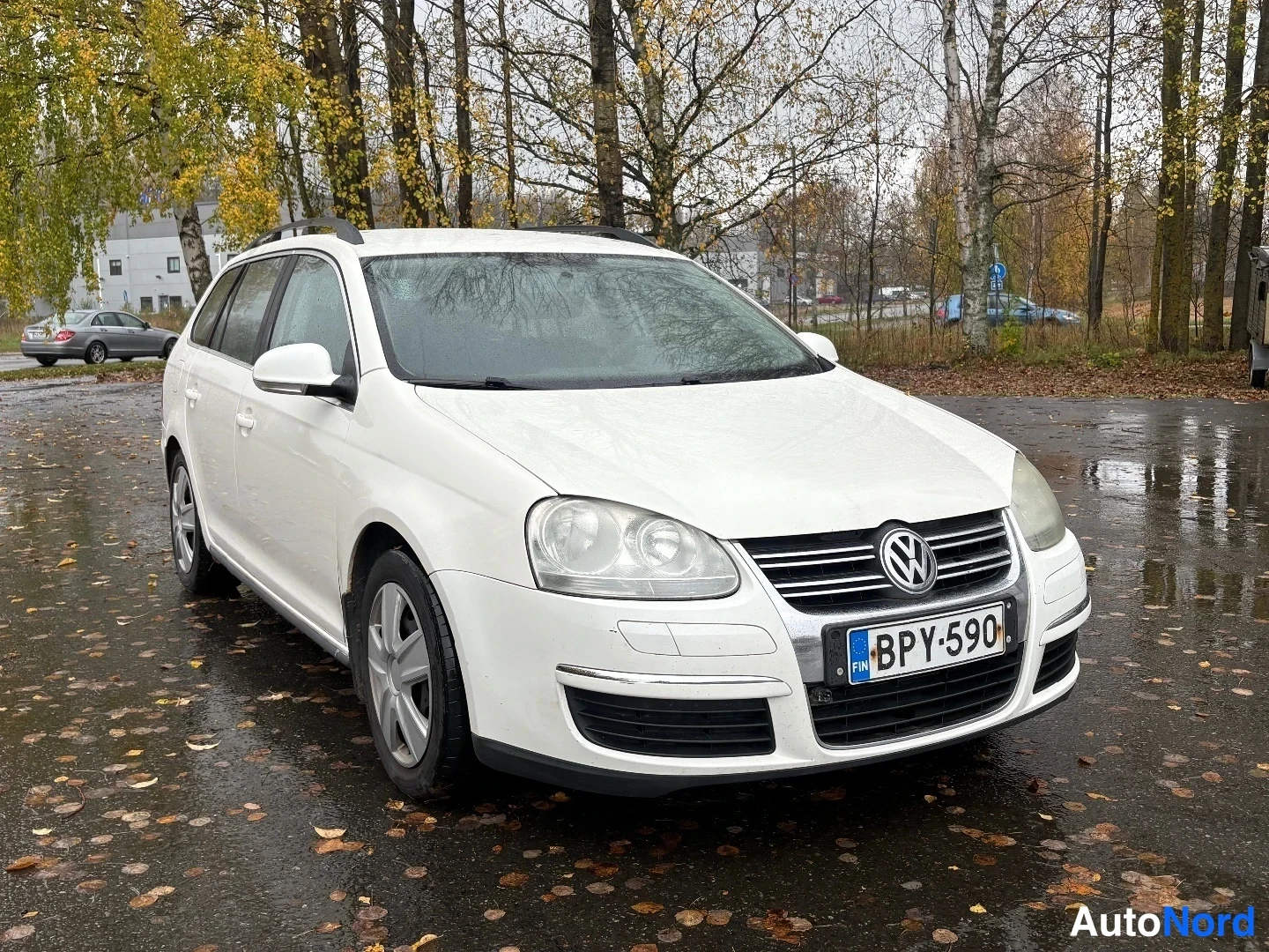 Valkoinen Volkswagen Golf Variant 2008, etuviisto, keula oikealle, kuva 2