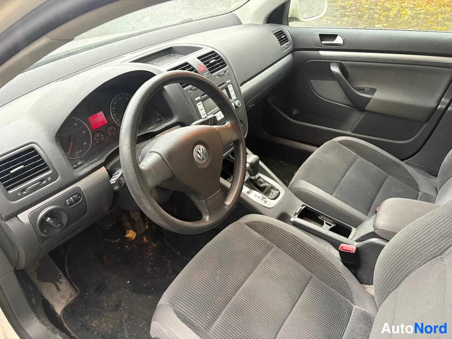 Valkoinen Volkswagen Golf Variant 2008, ohjaamo, kuva 8