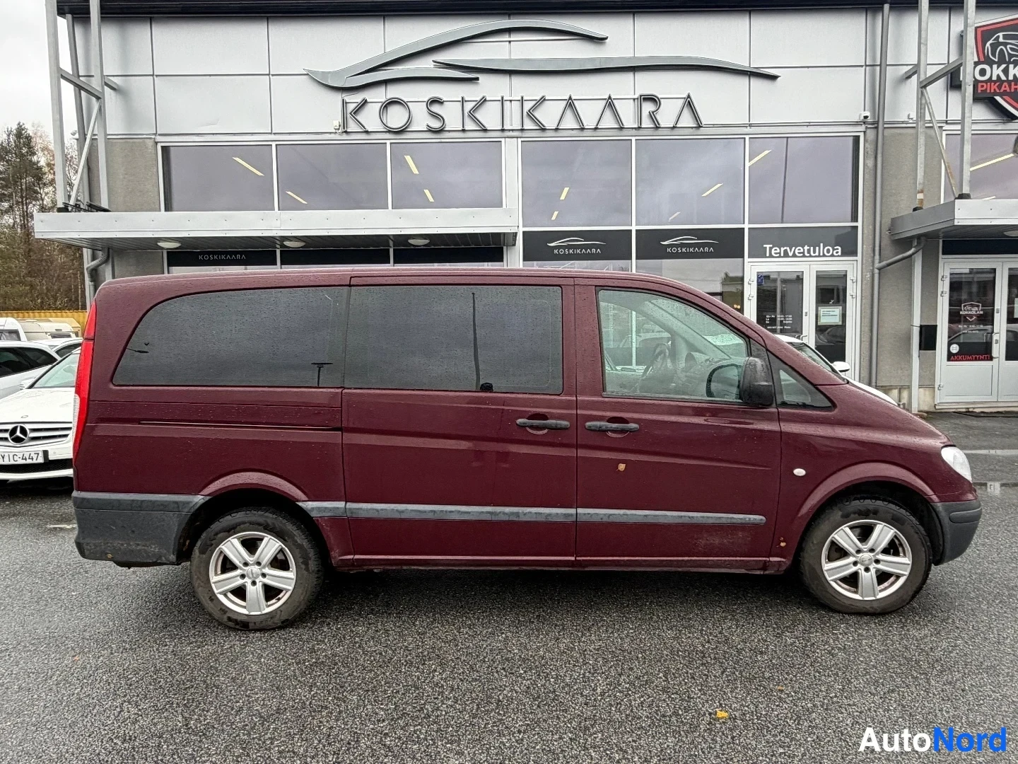 Punainen Mercedes-Benz Vito 2004, sivulta, kuva 3