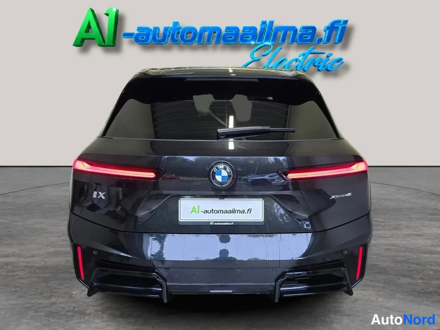 Musta BMW iX xDrive45 2025, takaa, kuva 6