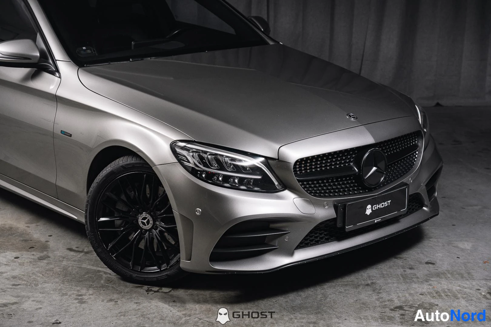 Hopea Mercedes-Benz C 300 de 2020, etuviisto, keula oikealle, kuva 3