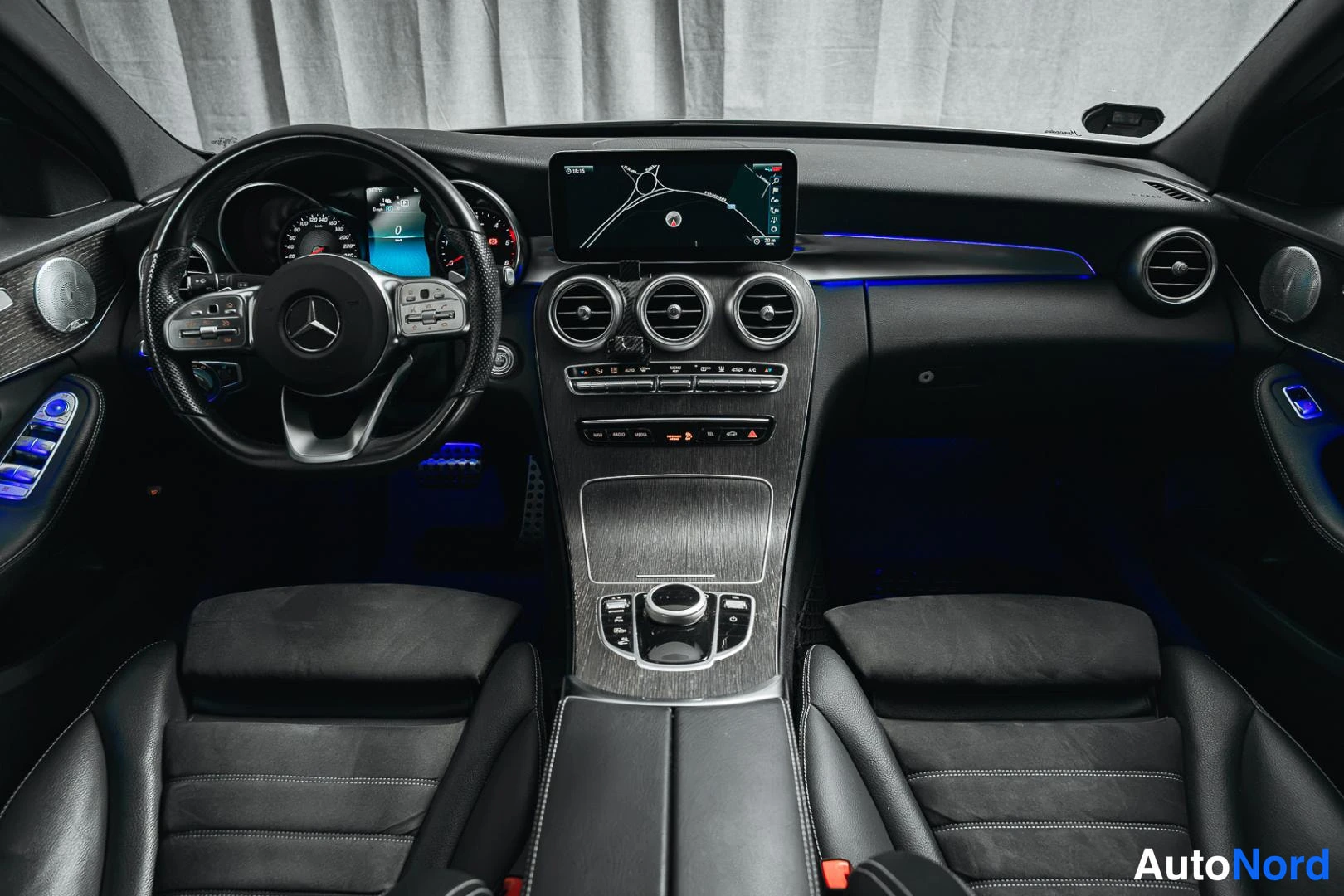 Hopea Mercedes-Benz C 300 de 2020, ohjaamo, kuva 9
