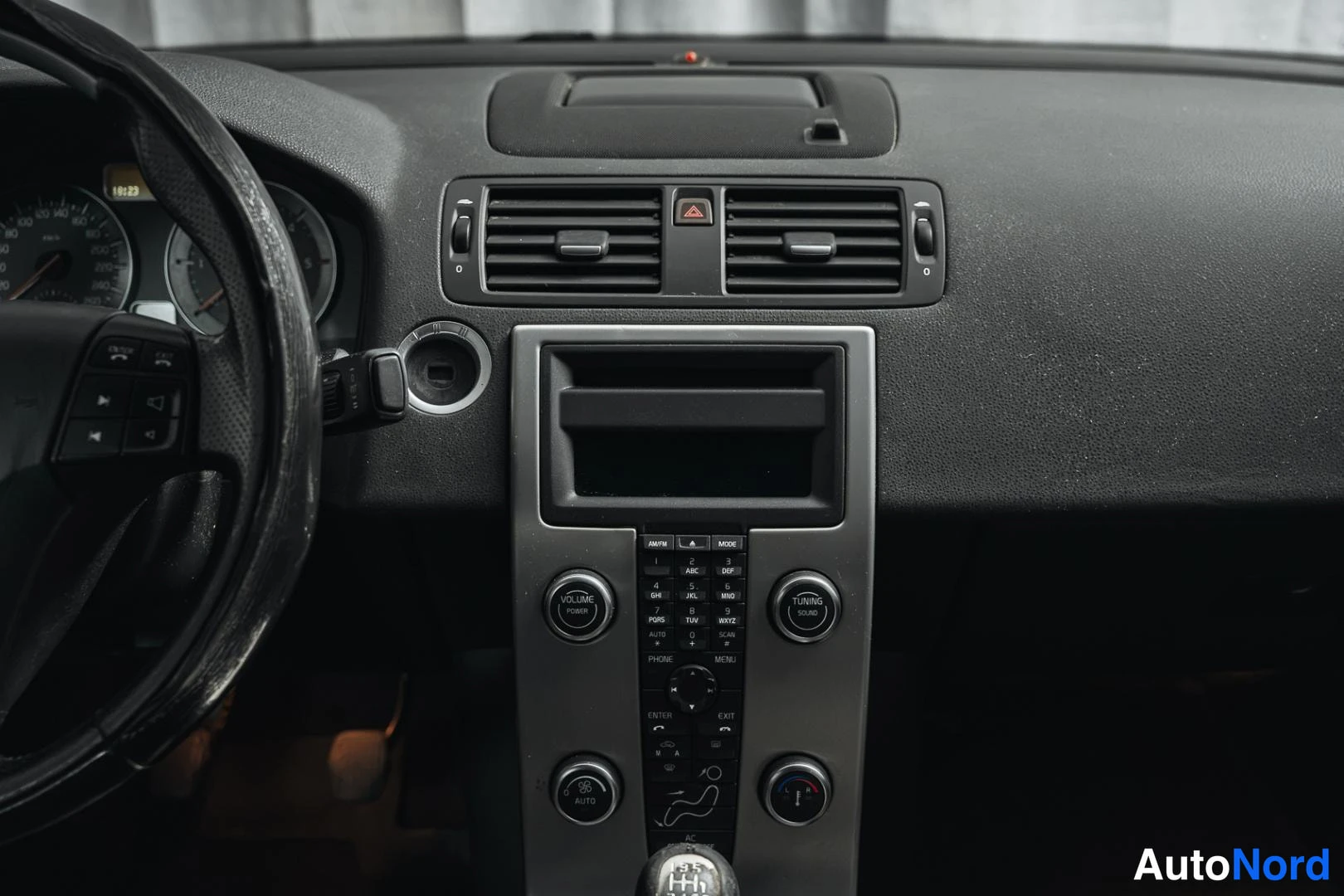 Musta Volvo C70 2010, yksityiskohta, kuva 16