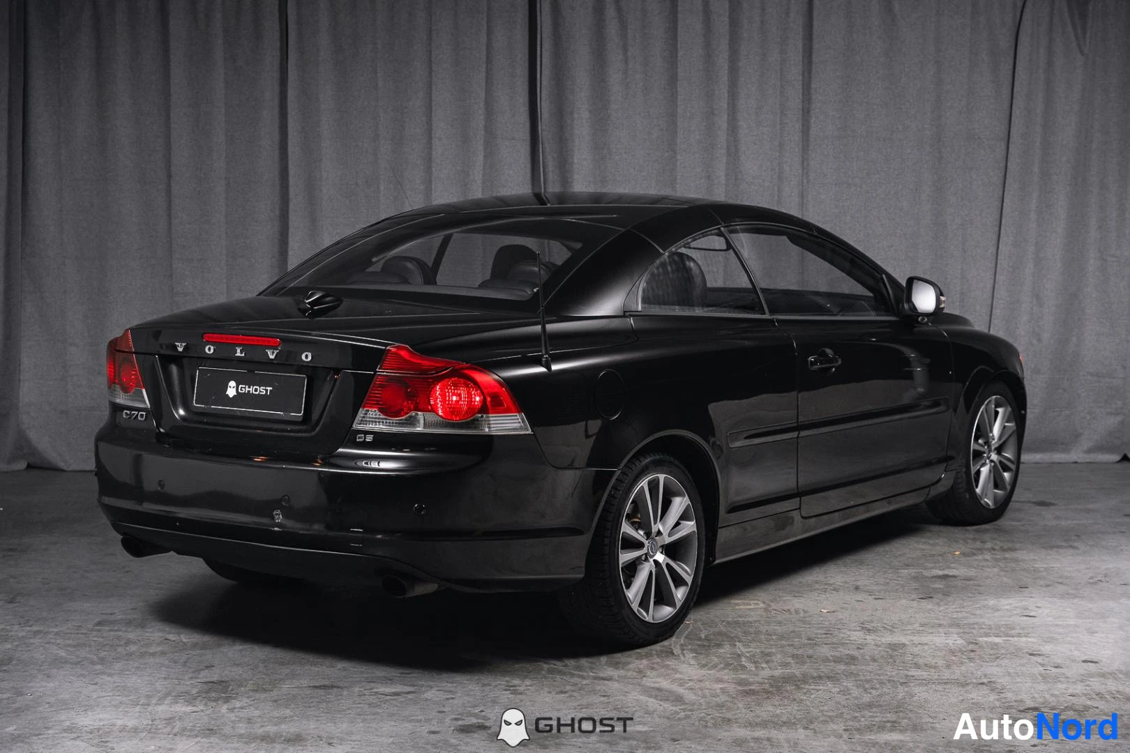 Musta Volvo C70 2010, takaviisto, kuva 7