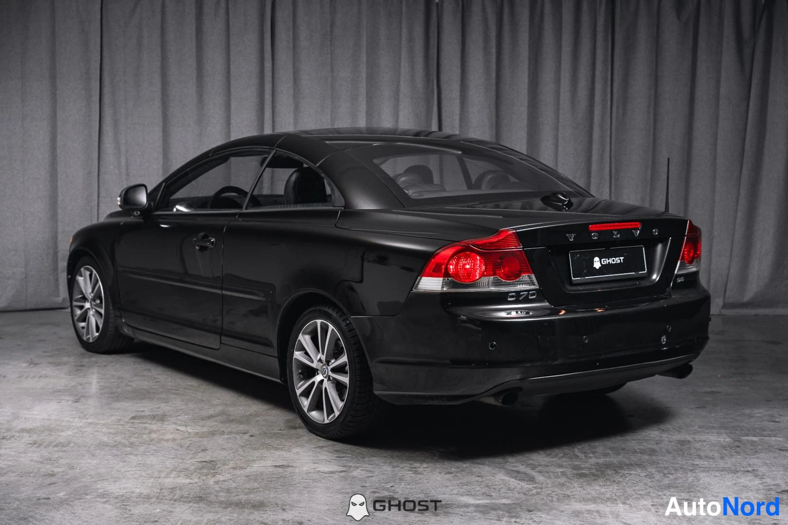 Musta Volvo C70 2010, takaviisto, kuva 8