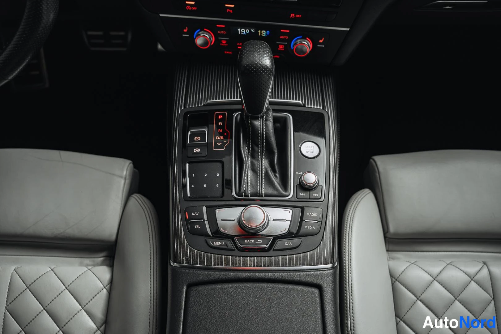 Musta Audi A6 2016, ohjaamo, kuva 12