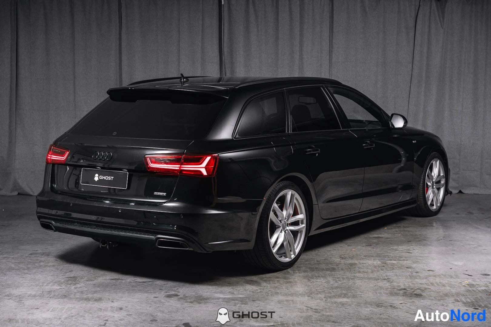 Musta Audi A6 2016, takaviisto, kuva 6