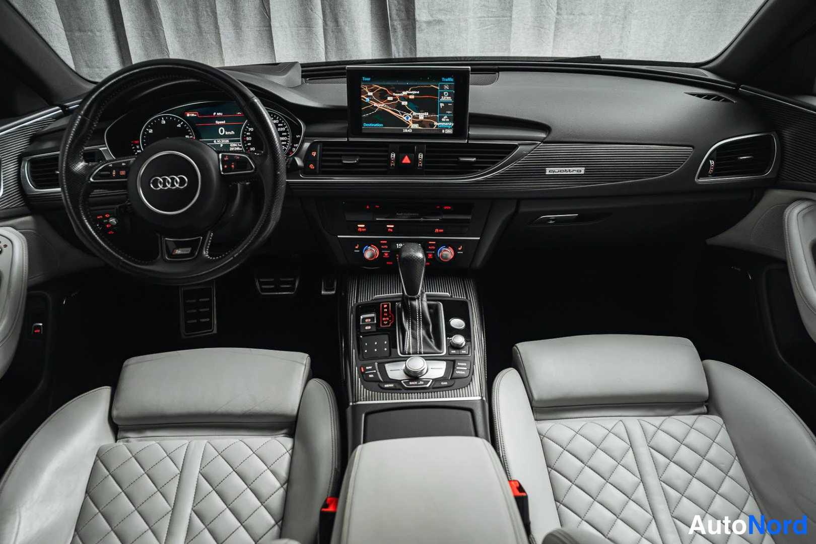 Musta Audi A6 2016, ohjaamo, kuva 9