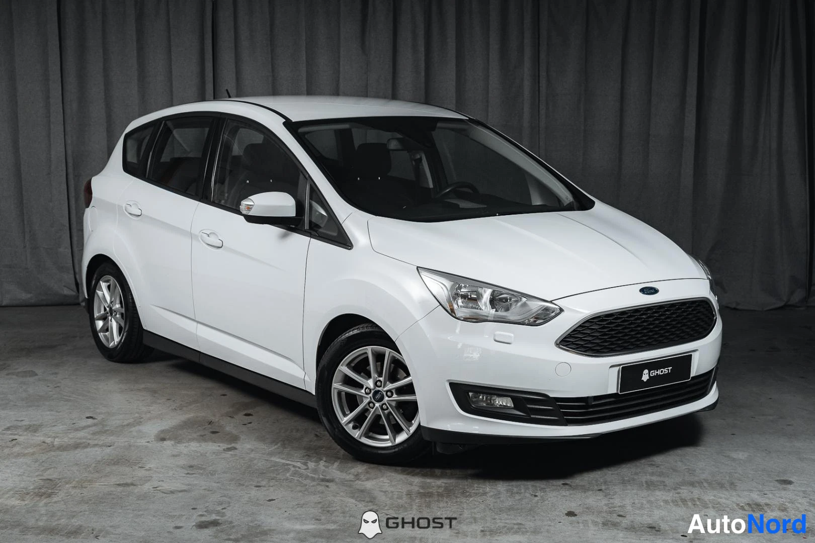 Valkoinen Ford C-Max 2017, etuviisto, keula oikealle, kuva 2