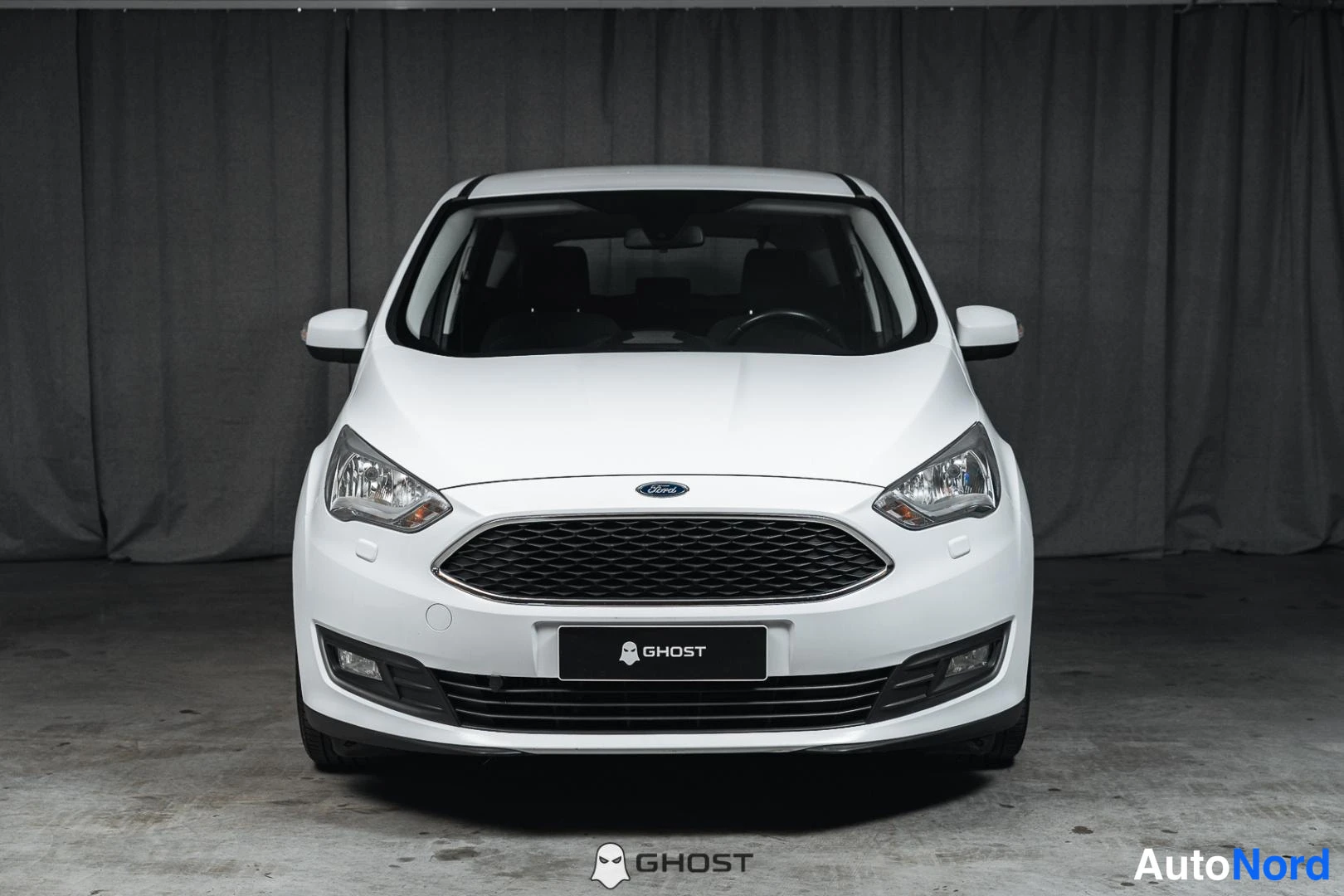 Valkoinen Ford C-Max 2017, edestä, kuva 4