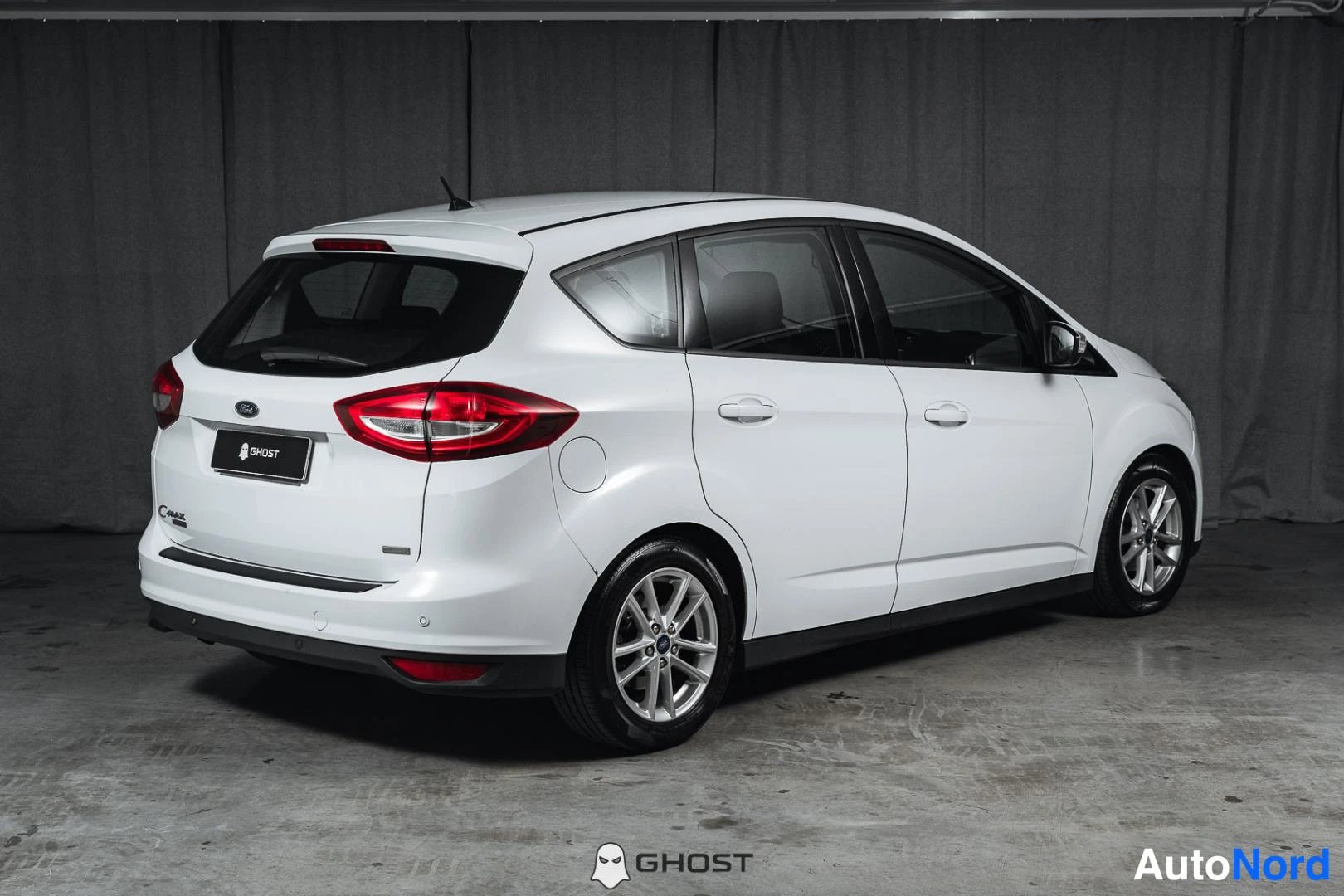 Valkoinen Ford C-Max 2017, takaviisto, kuva 6