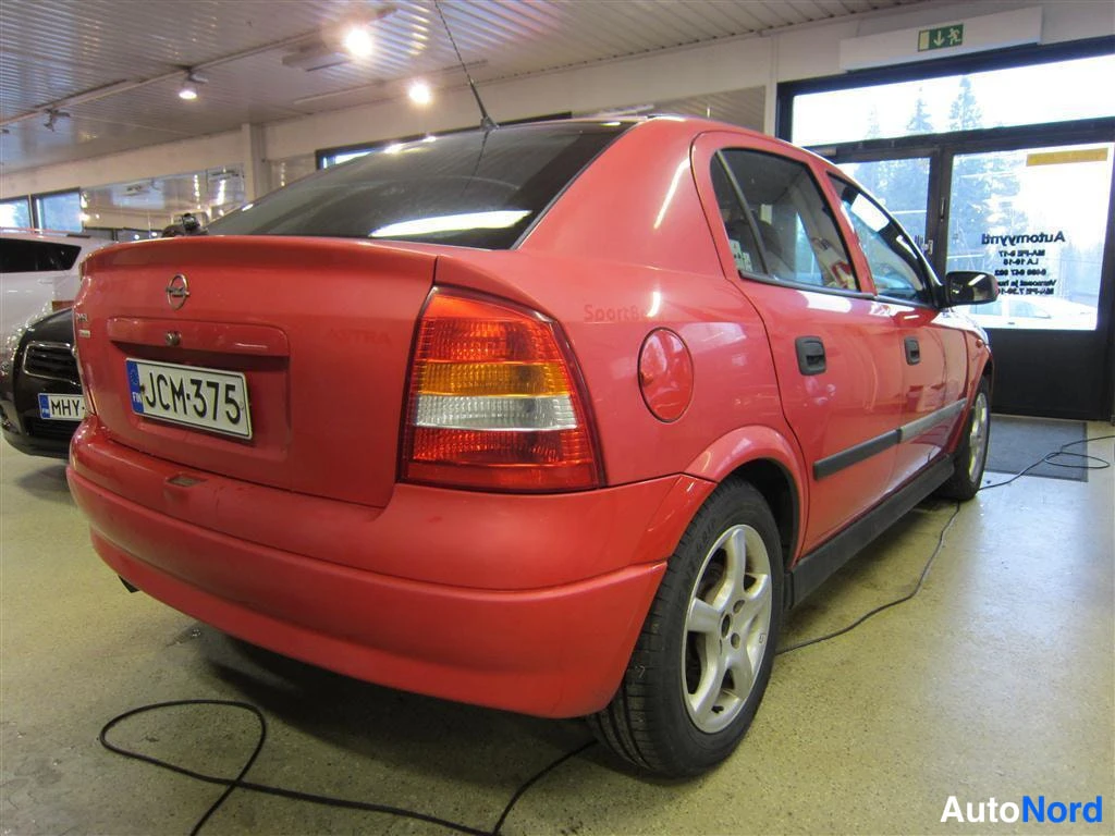 Punainen Opel Astra 1998, takaviisto, kuva 5