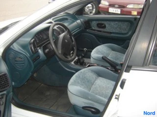 Valkoinen Renault Laguna 1996, ohjaamo, kuva 5