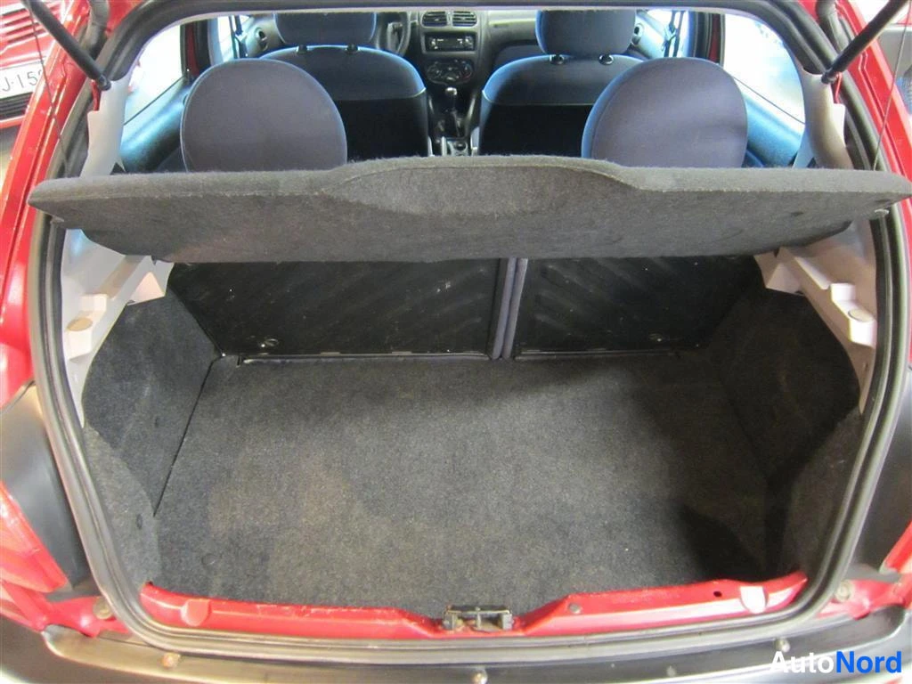 Punainen Peugeot 206 2000, tavaratila, kuva 11