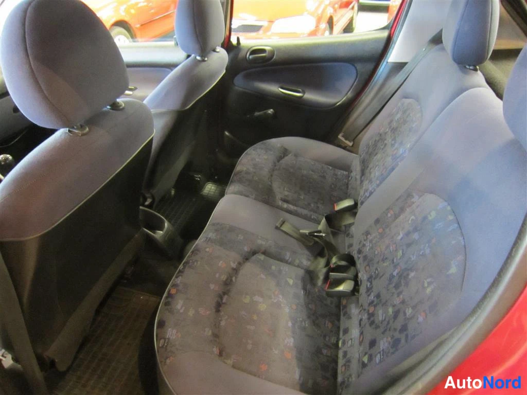 Punainen Peugeot 206 2000, takaistuimet, kuva 9