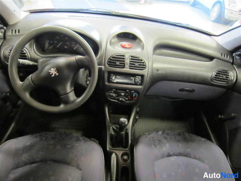 Punainen Peugeot 206 2000, ohjaamo, kuva 7