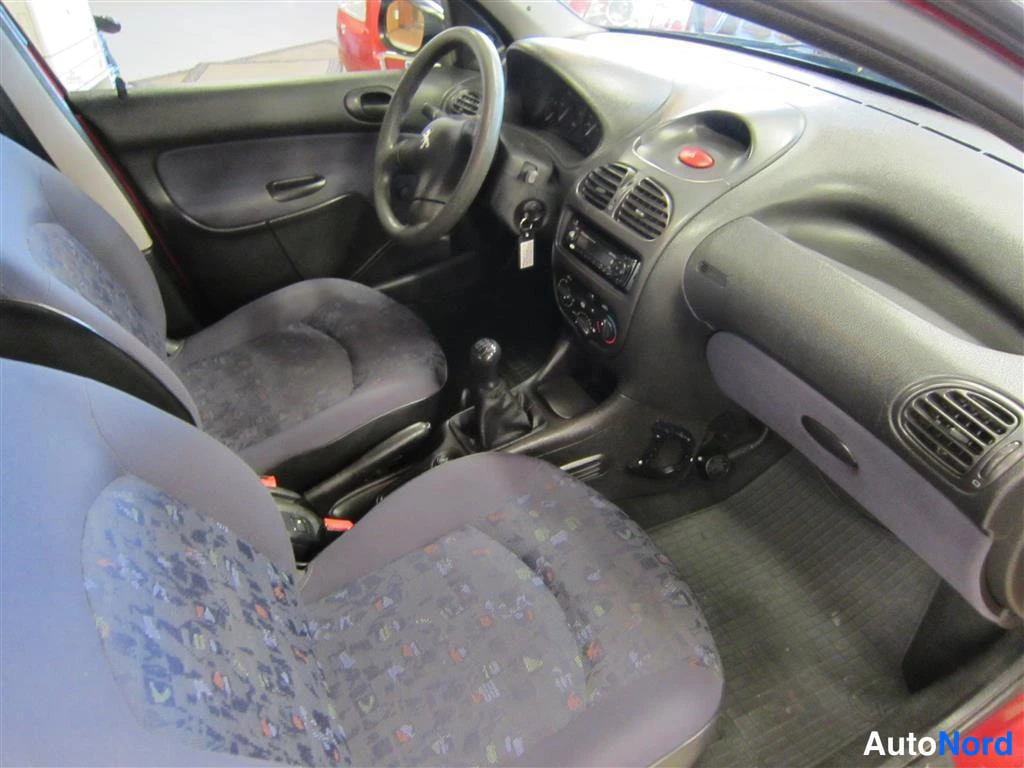 Punainen Peugeot 206 2000, ohjaamo, kuva 8