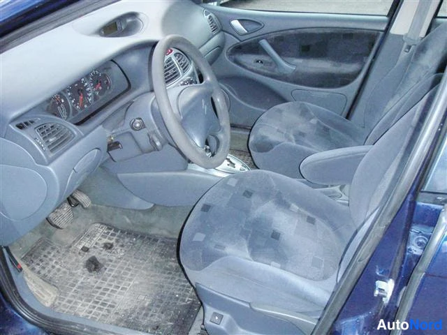 Sininen Citroen C5 2002, ohjaamo, kuva 5