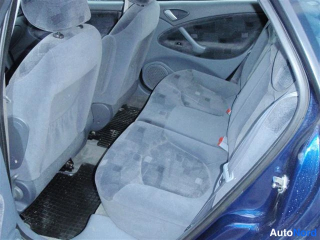 Sininen Citroen C5 2002, takaistuimet, kuva 6
