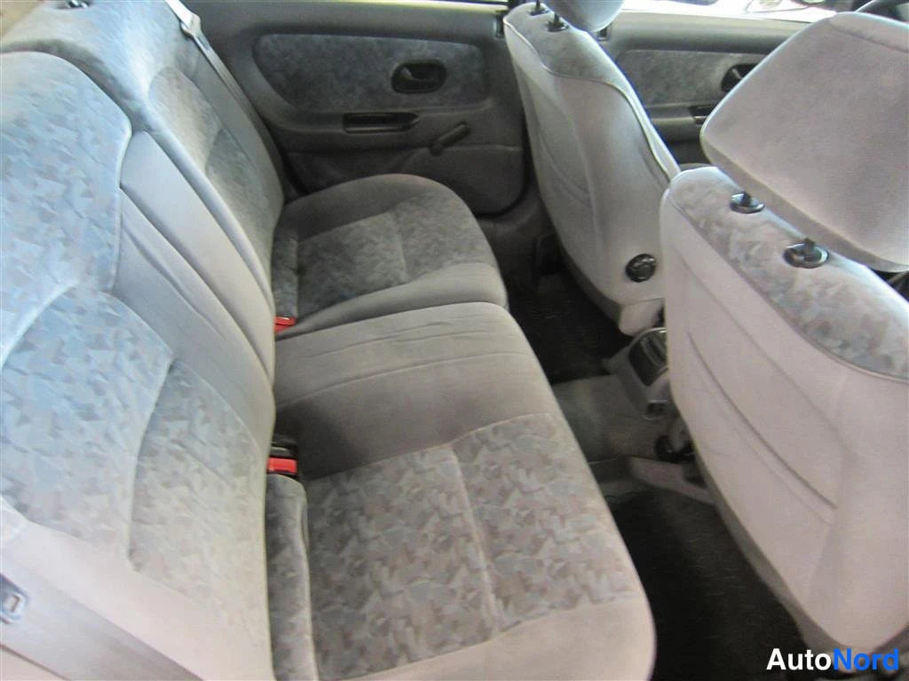 Vihreä Renault Laguna 1996, takaistuimet, kuva 11