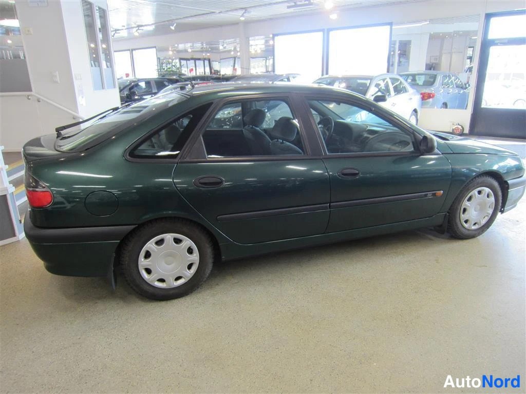 Vihreä Renault Laguna 1996, sivulta, kuva 4