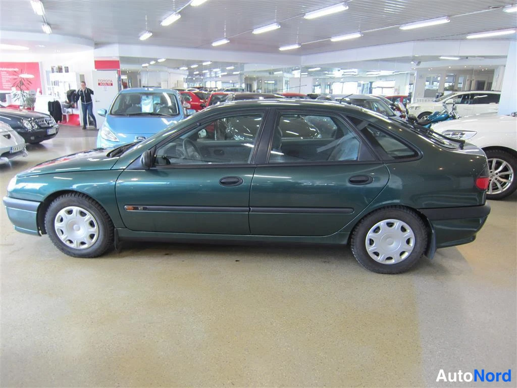 Vihreä Renault Laguna 1996, sivulta, kuva 3