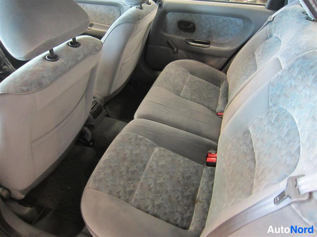 Vihreä Renault Laguna 1996, takaistuimet, kuva 10